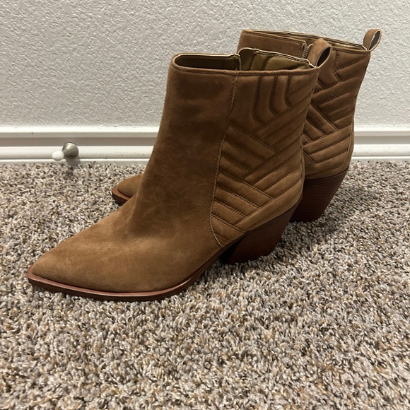 Vince Camuto Camel Suede Ankle Boots Women’s size 10 - Picture 2 of 6